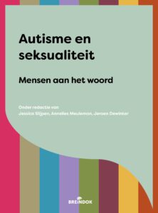 De cover van het boek van Autisme en seksualiteit: Mensen aan het woord. Het boek is onder redactie van Jessica Slijpen, Annelies Meuleman en Jeroen Dewinter. Er staan strepen in verschillende kleuren op de cover en de titel staat in een vaalgroen blok.